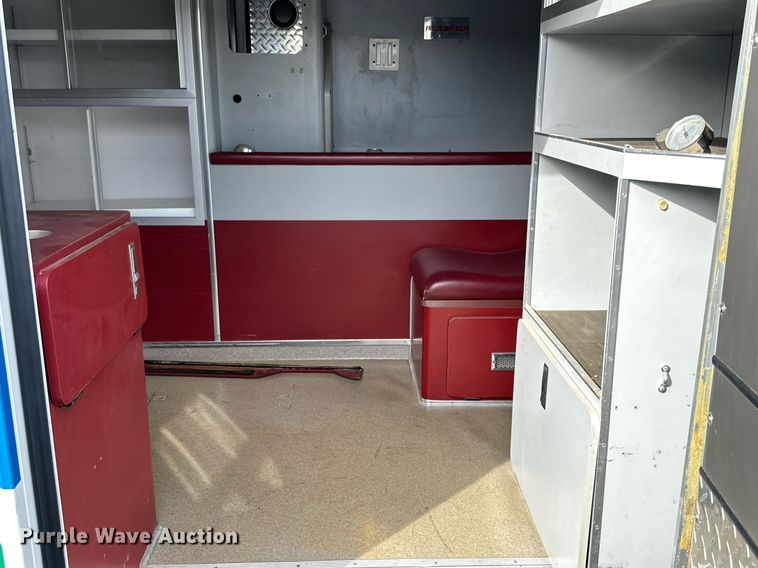 image for item IB9271 1994 Ford E350  ambulance