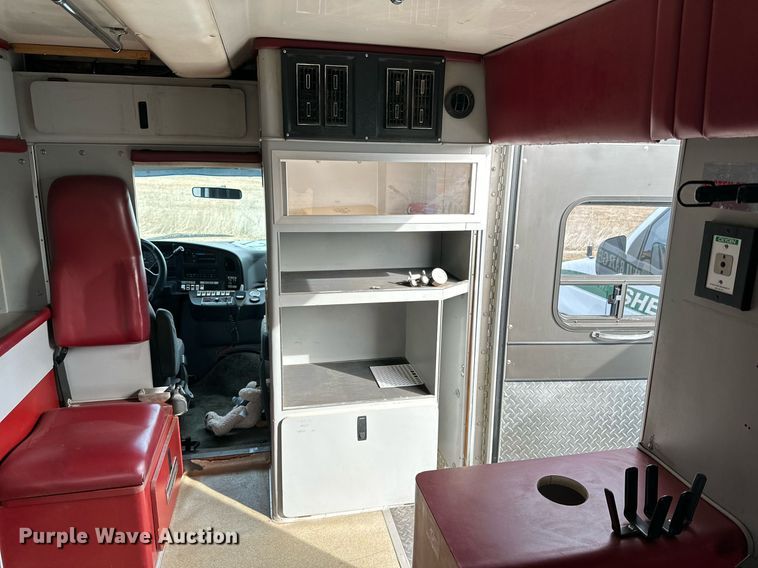 image for item IB9271 1994 Ford E350  ambulance
