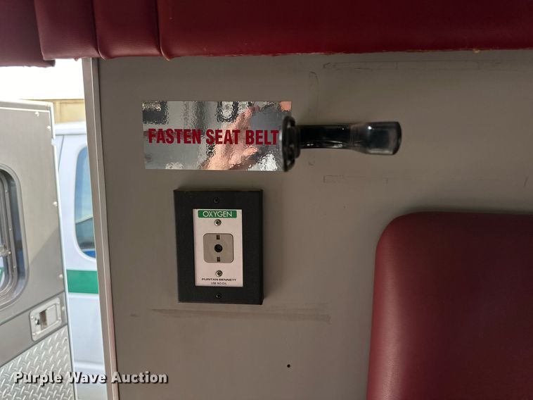 image for item IB9271 1994 Ford E350  ambulance