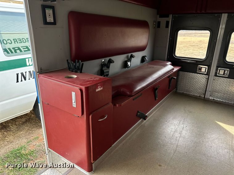 image for item IB9271 1994 Ford E350  ambulance
