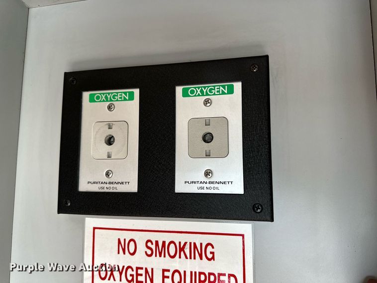 image for item IB9271 1994 Ford E350  ambulance