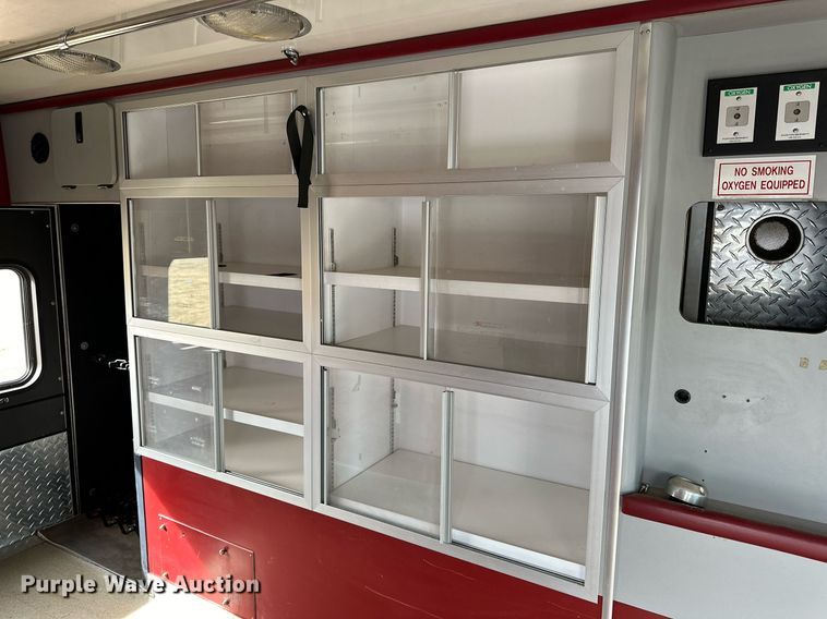 image for item IB9271 1994 Ford E350  ambulance