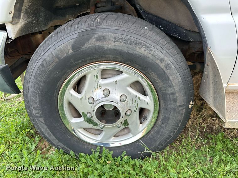 image for item IB9271 1994 Ford E350  ambulance