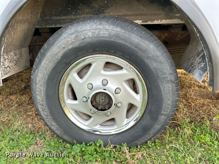 image for item IB9271 1994 Ford E350  ambulance