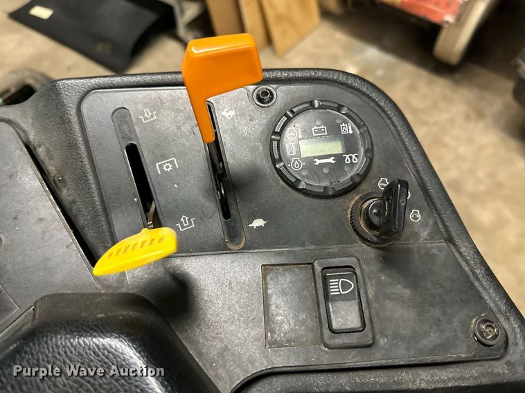 image for item IB9274 John Deere 2500B  reel mower