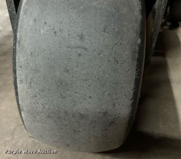 image for item IB9274 John Deere 2500B  reel mower