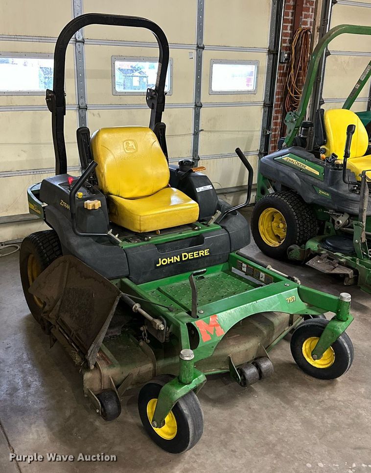 image for item IB9275 John Deere 757  lawn mower