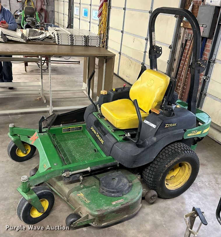 image for item IB9275 John Deere 757  lawn mower