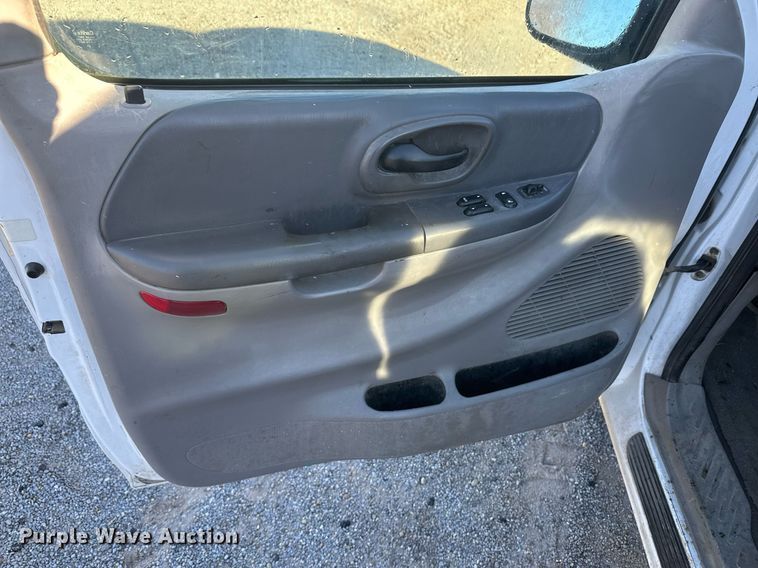 image for item IU9202 2003 Ford F150  SuperCab pickup truck