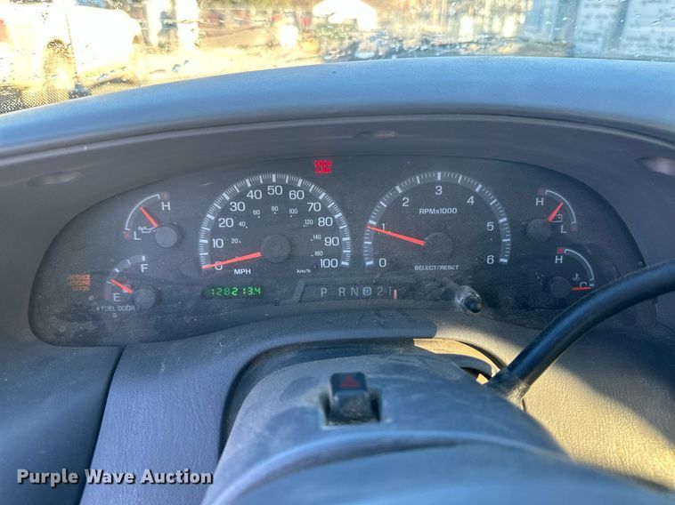 image for item IU9202 2003 Ford F150  SuperCab pickup truck