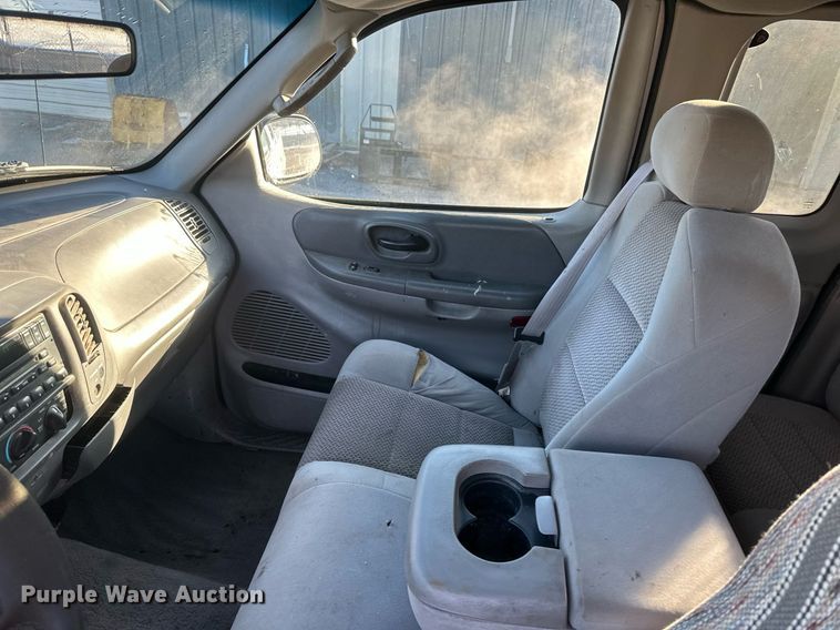 image for item IU9202 2003 Ford F150  SuperCab pickup truck