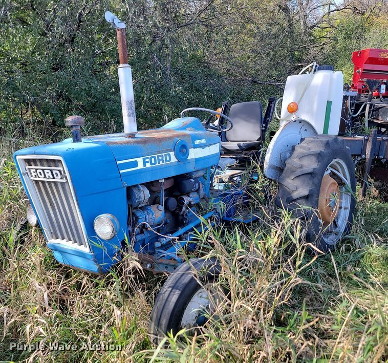 image for item JG9753 Ford 2600  tractor
