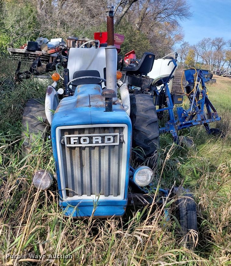 image for item JG9753 Ford 2600  tractor