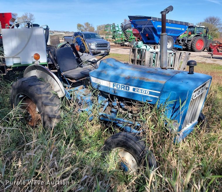 image for item JG9753 Ford 2600  tractor