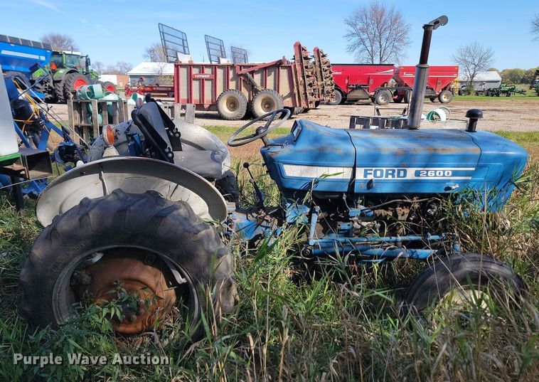 image for item JG9753 Ford 2600  tractor