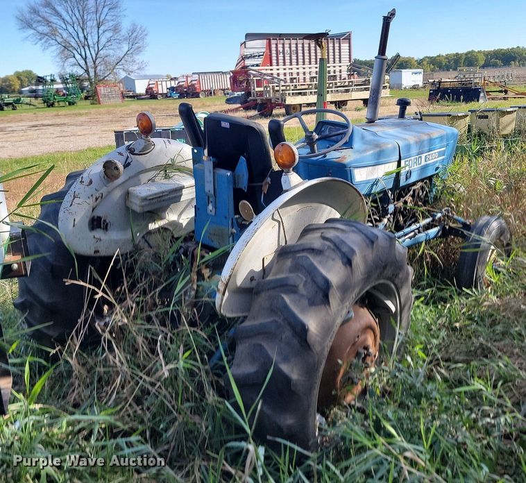 image for item JG9753 Ford 2600  tractor