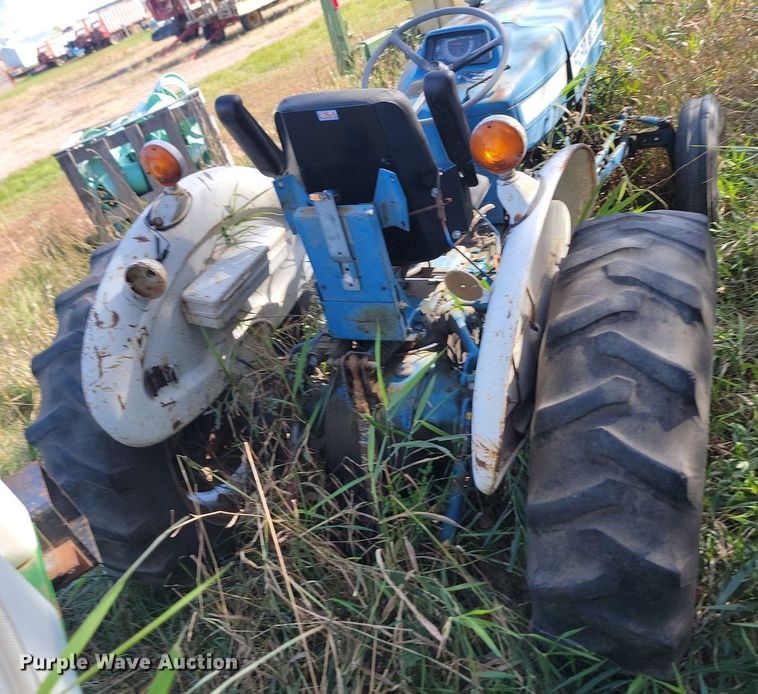 image for item JG9753 Ford 2600  tractor