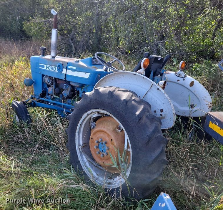 image for item JG9753 Ford 2600  tractor