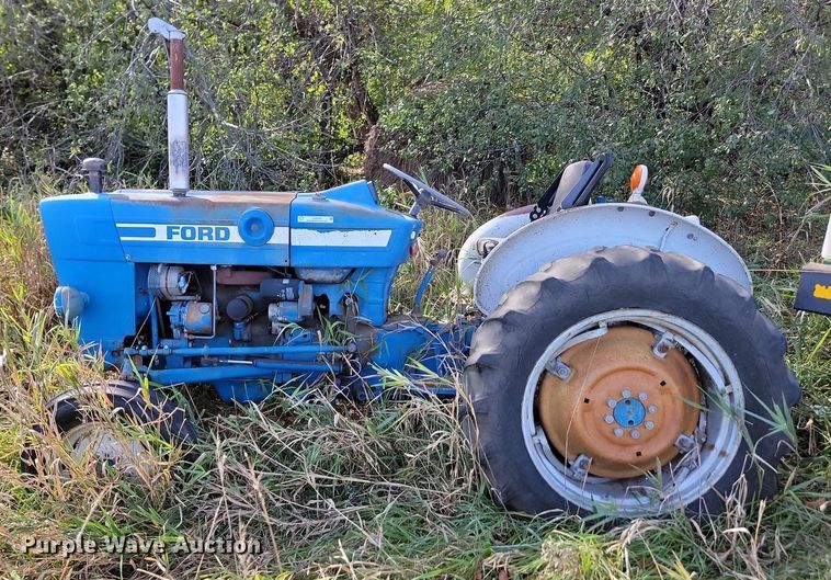 image for item JG9753 Ford 2600  tractor