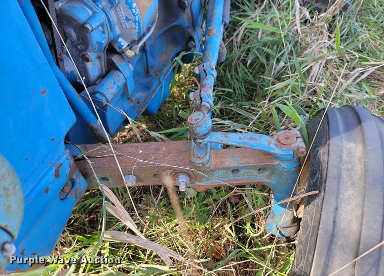 image for item JG9753 Ford 2600  tractor