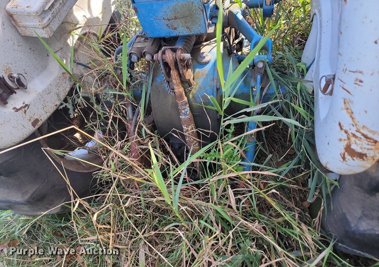 image for item JG9753 Ford 2600  tractor