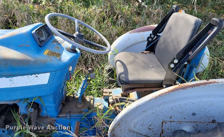 image for item JG9753 Ford 2600  tractor