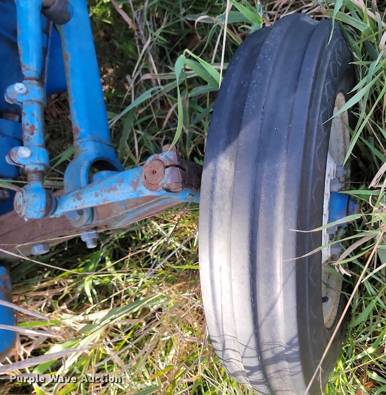 image for item JG9753 Ford 2600  tractor