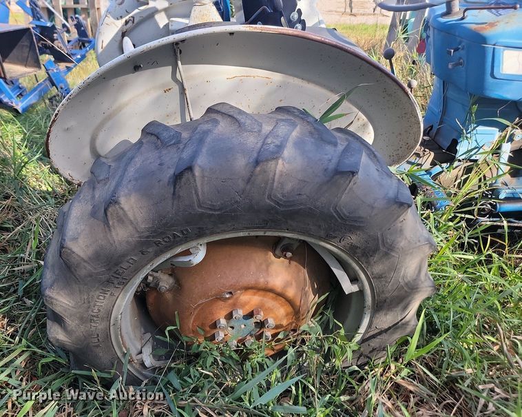 image for item JG9753 Ford 2600  tractor