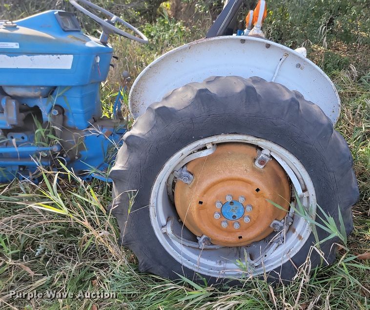 image for item JG9753 Ford 2600  tractor