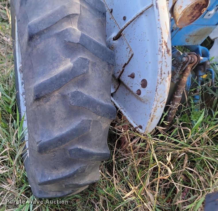 image for item JG9753 Ford 2600  tractor