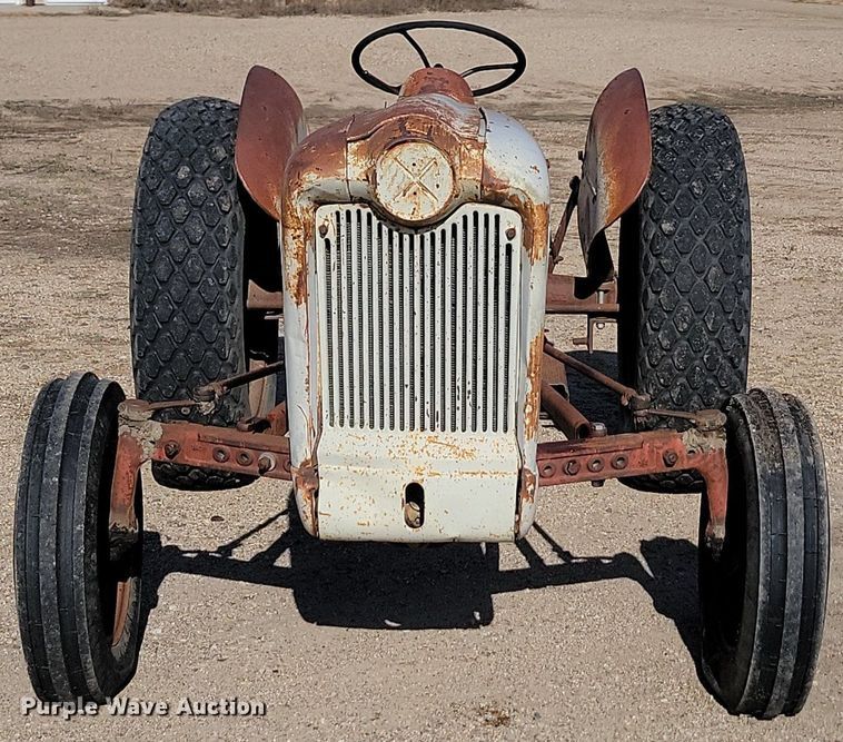 image for item JG9755 Ford  tractor