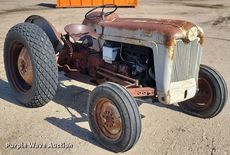 image for item JG9755 Ford  tractor