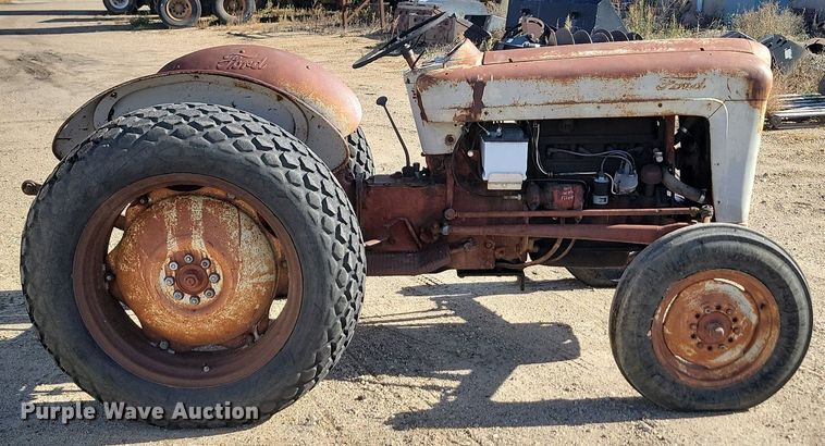 image for item JG9755 Ford  tractor