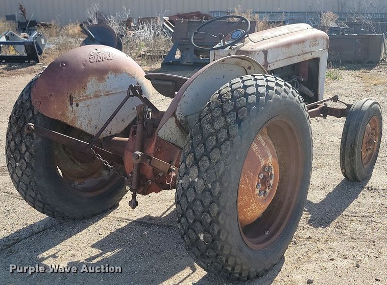image for item JG9755 Ford  tractor