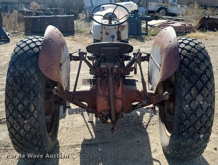 image for item JG9755 Ford  tractor