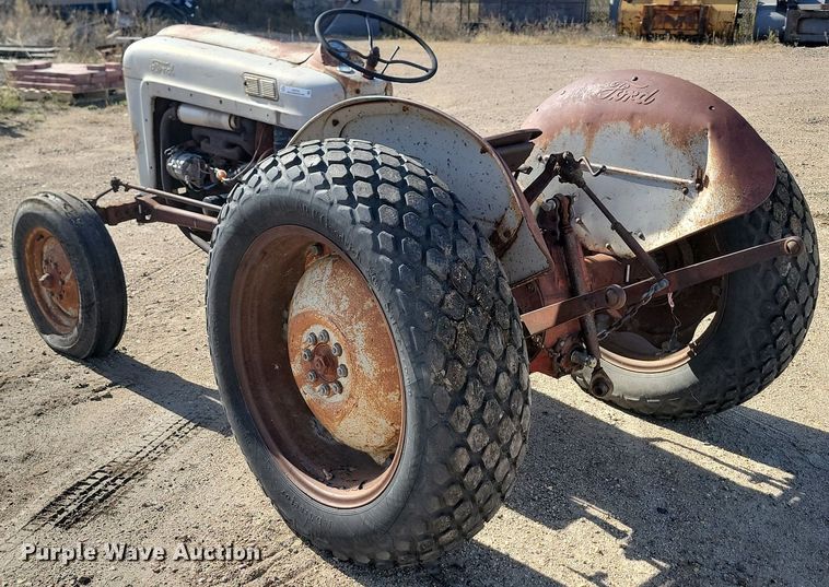 image for item JG9755 Ford  tractor