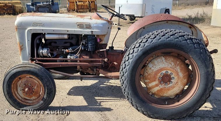 image for item JG9755 Ford  tractor