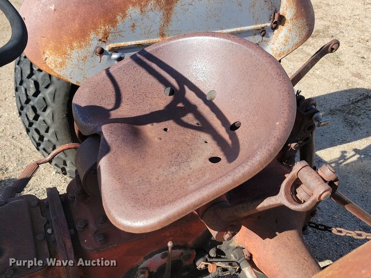 image for item JG9755 Ford  tractor