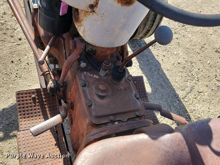 image for item JG9755 Ford  tractor