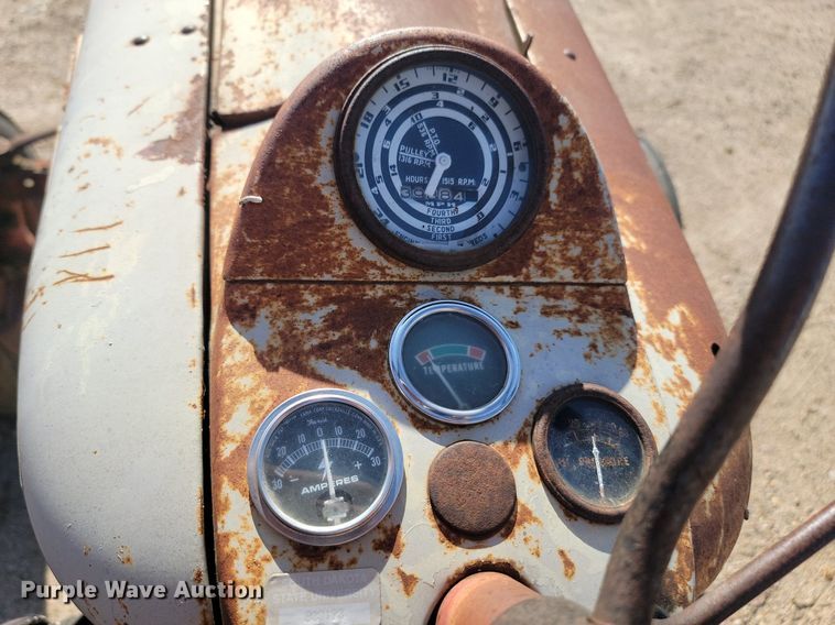 image for item JG9755 Ford  tractor