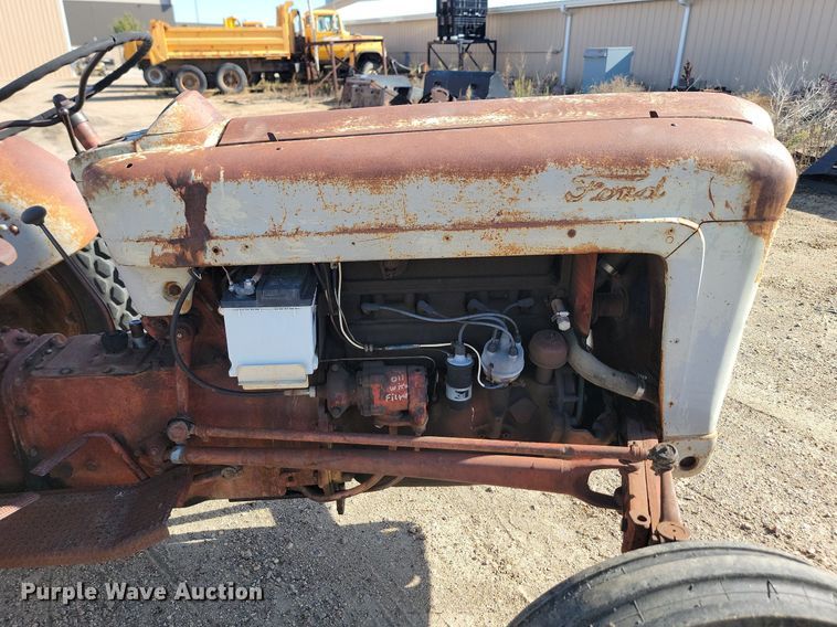 image for item JG9755 Ford  tractor