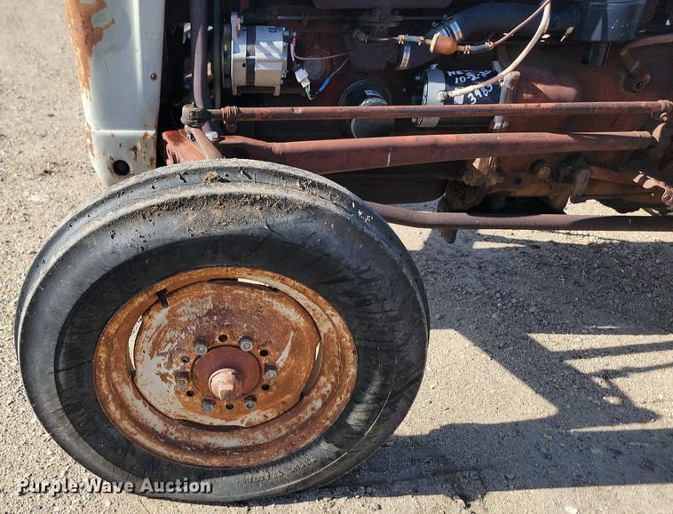 image for item JG9755 Ford  tractor