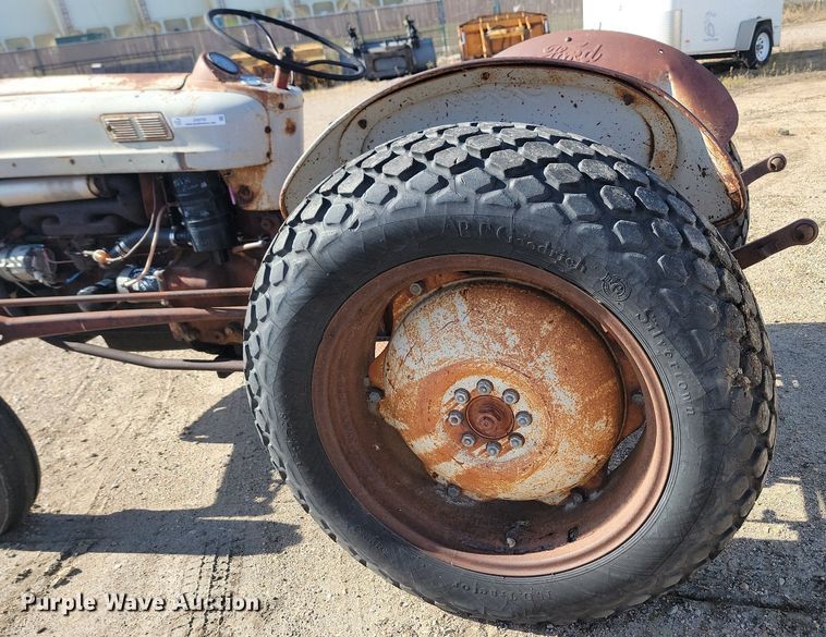 image for item JG9755 Ford  tractor