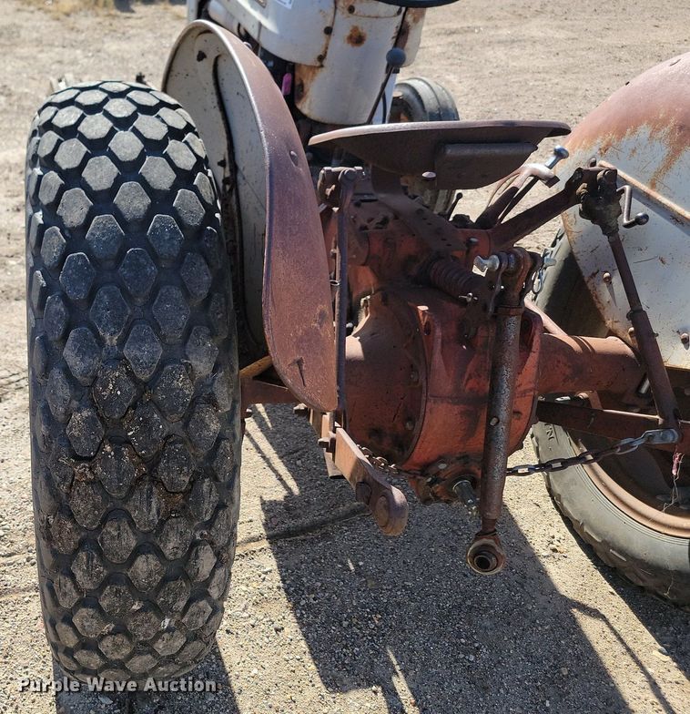 image for item JG9755 Ford  tractor
