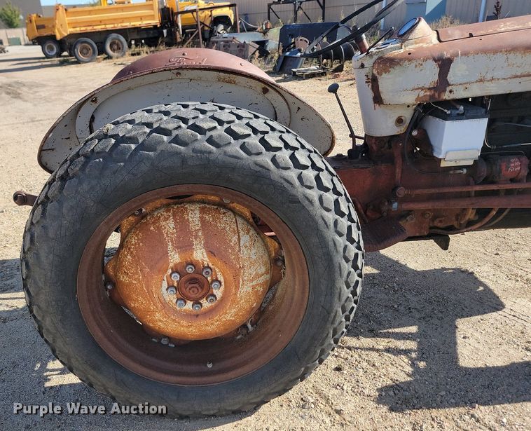 image for item JG9755 Ford  tractor