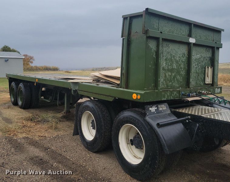 image for item JG9759 1992 Dyna M8714A2  flatbed trailer
