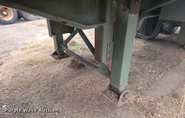 image for item JG9759 1992 Dyna M8714A2  flatbed trailer