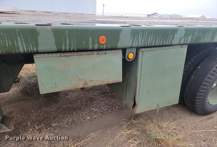 image for item JG9759 1992 Dyna M8714A2  flatbed trailer