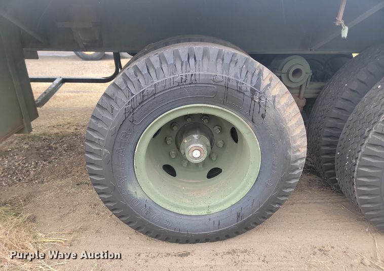 image for item JG9759 1992 Dyna M8714A2  flatbed trailer