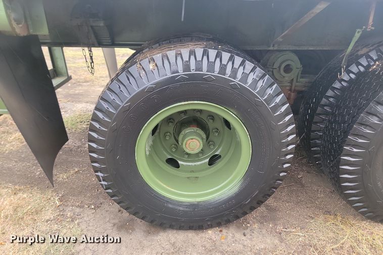 image for item JG9759 1992 Dyna M8714A2  flatbed trailer